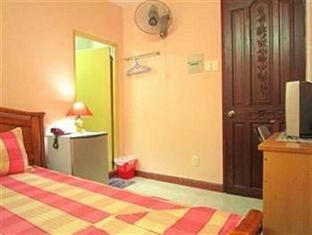 Khách sạn Le Petit Sai Gon *